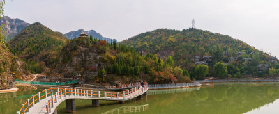 山东淄博潭溪山大裂谷地质公园秋景