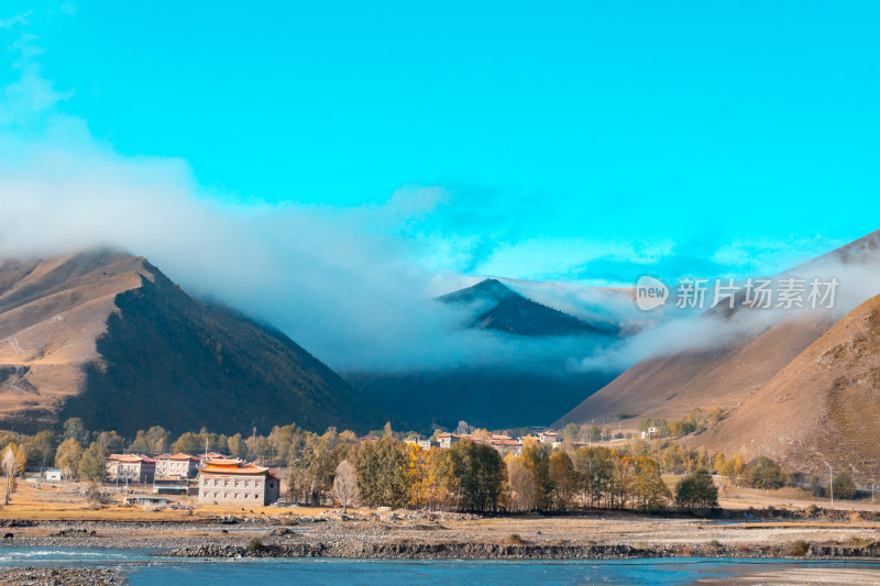 川西新都桥318秋色日出红叶贡嘎美景