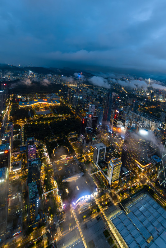 深圳福田CBD大湾区平安大厦夜景蓝调航拍