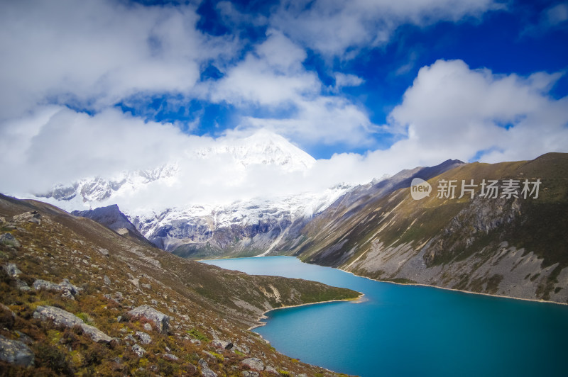 西藏山南白玛林措山水自然风景