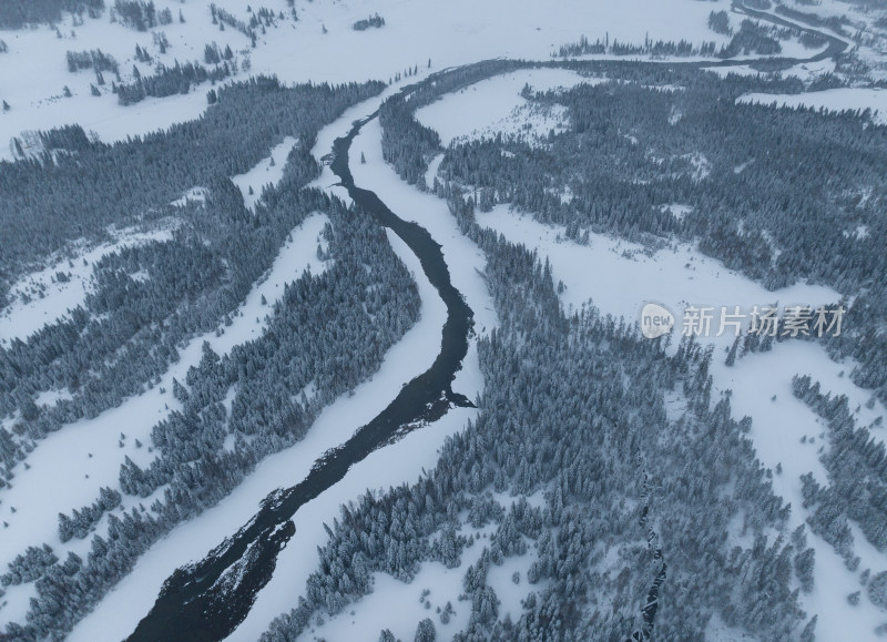 航拍新疆喀纳斯河雪景