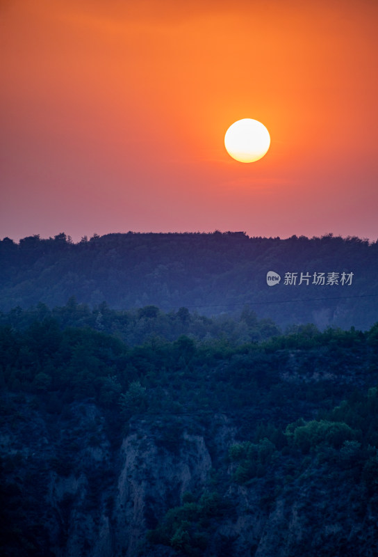 陕西延安凤凰山宝塔山黄昏日落景观