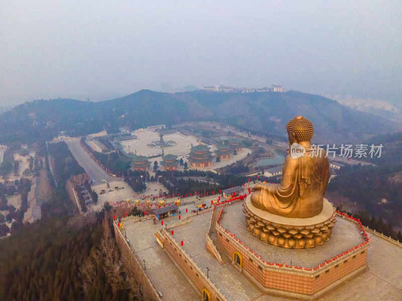 烟台南山大佛航拍俯瞰山间巨大佛像景观