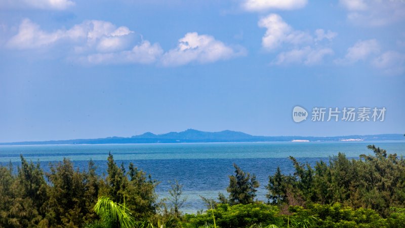 海南省海口鲁能希尔顿酒店的外景和游泳池