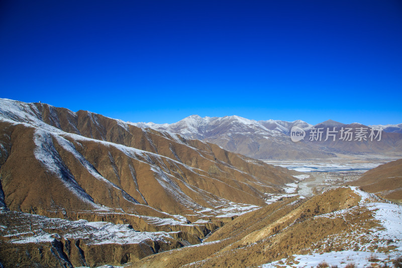 中国西藏地区冬季雪景高原风景