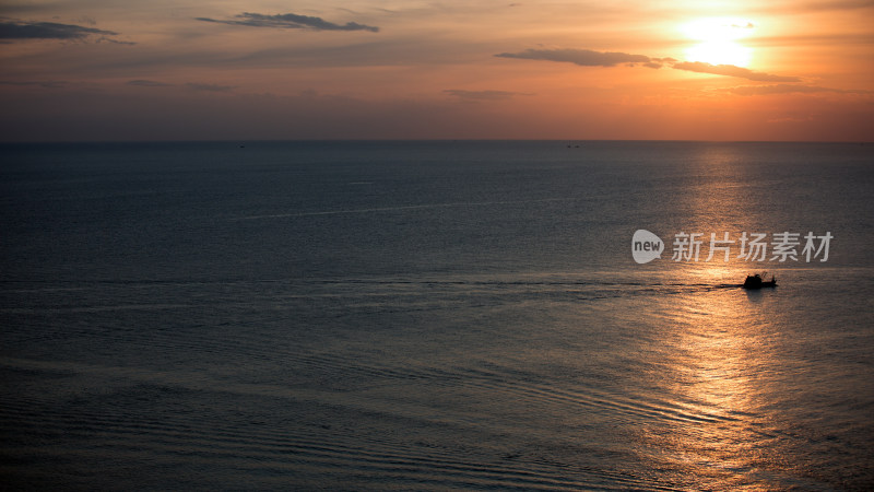 大海夕阳游轮