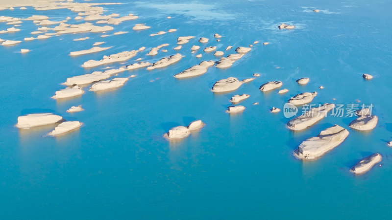 青海水上雅丹地貌航拍