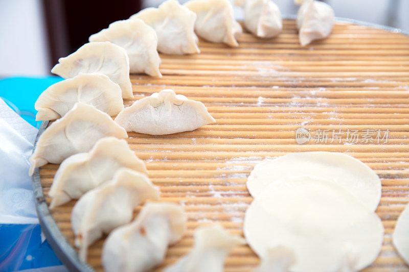 中国传统美食包饺子