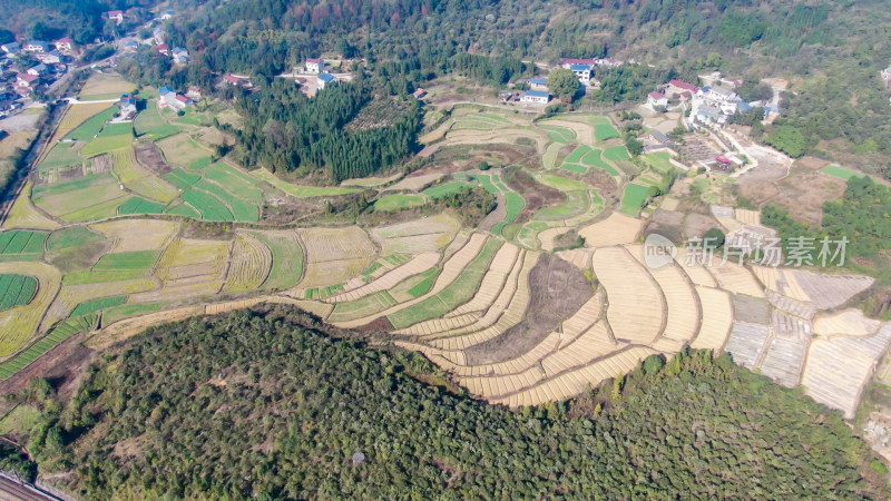 春耕农田农业种植山川丘陵航拍图