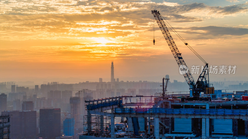 成都金融城建筑工地朝霞