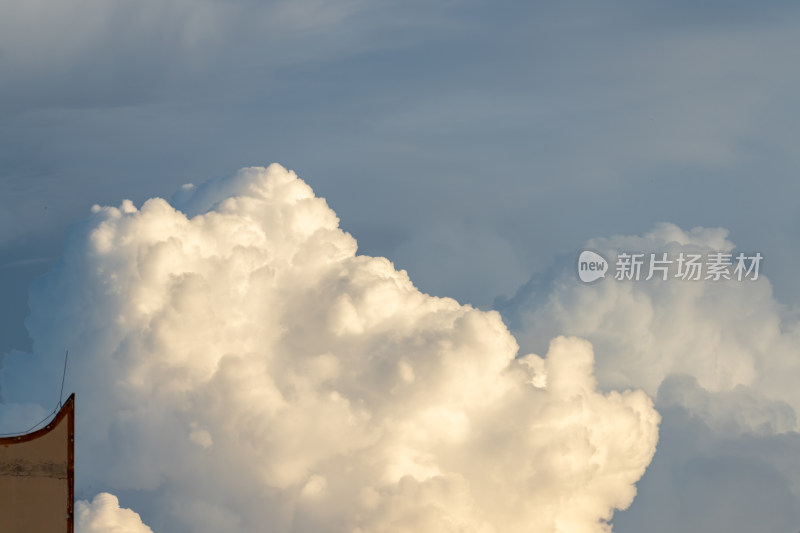 天空中的积雨云