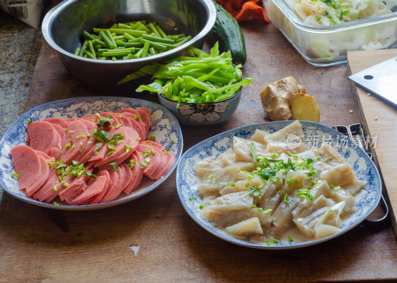 厨房里的中国菜的食材