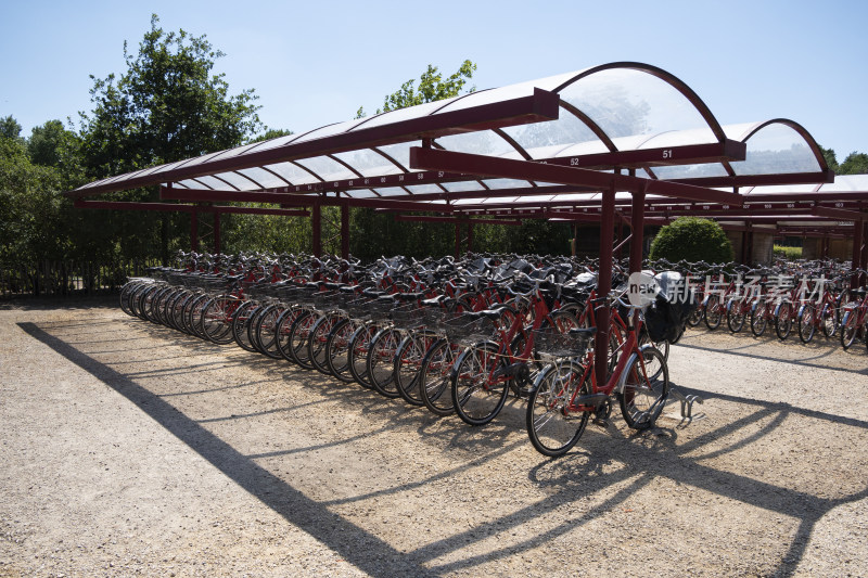 户外自行车停放棚及自行车
