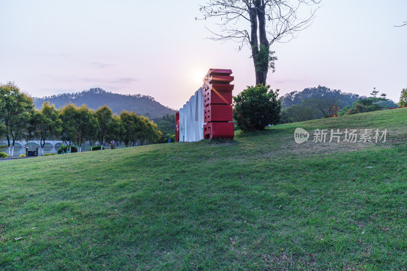 广州番禺大夫山森林公园草地雕塑