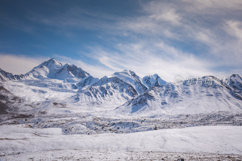 壮丽雪山天空自然风景