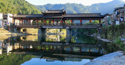 湖泊 山间 绿意 瑶里古镇 清晨 风雨桥 阳光