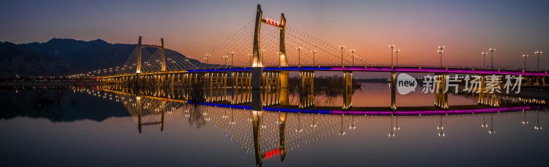 大桥天空傍晚夜景