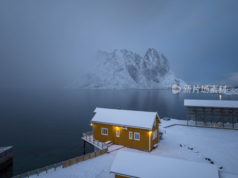 挪威罗弗敦群岛北极圈雷纳冬季雪景高空航拍