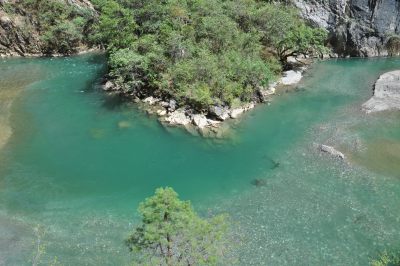 香格里拉峡谷风光