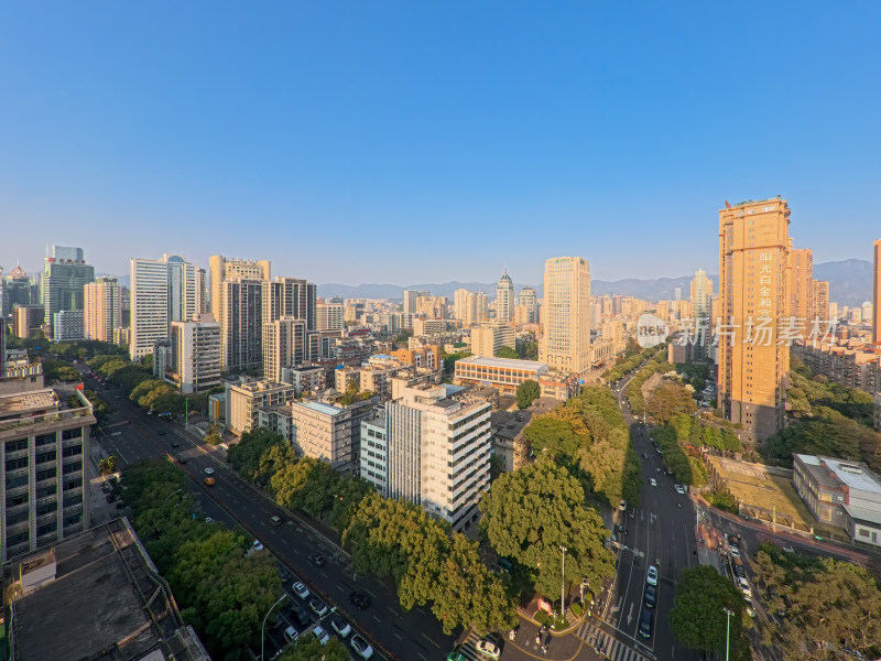 城市高楼街道全景