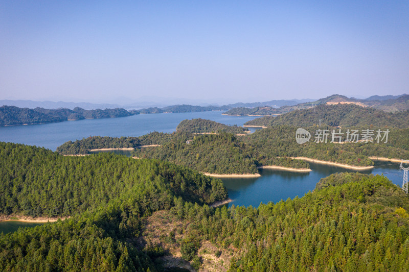 浙江省杭州市水天一色的千岛湖航拍