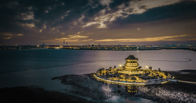 重元寺湖畔古建筑夜景航拍