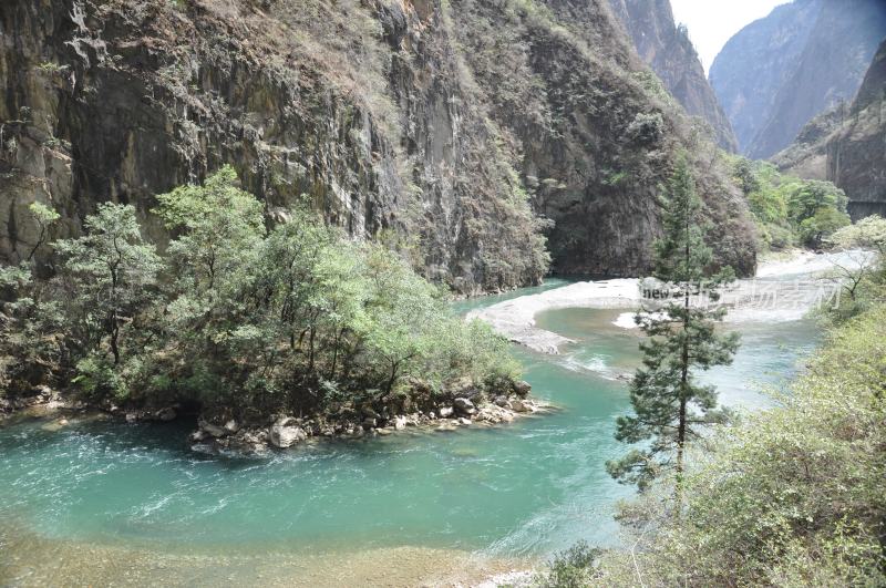 香格里拉峡谷风光