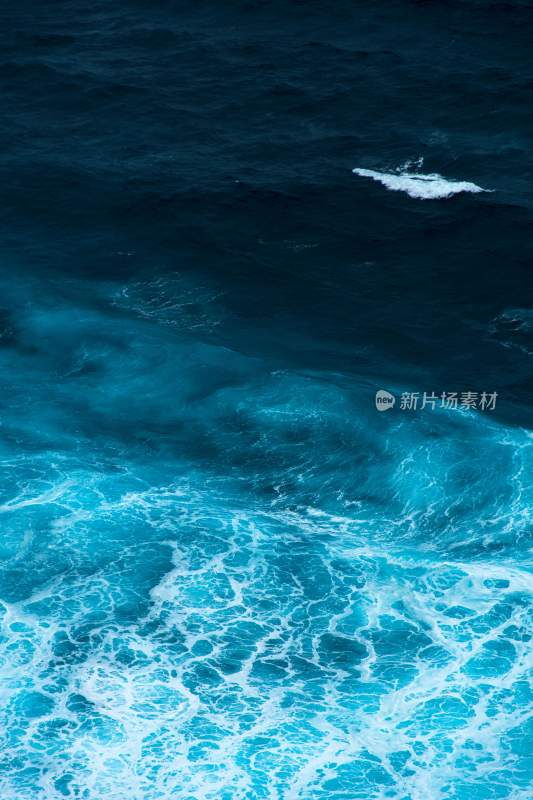 海浪波涛汹涌浪花巨浪浪潮汹涌