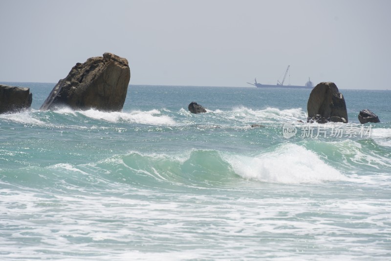 海南三亚万宁日月湾海浪