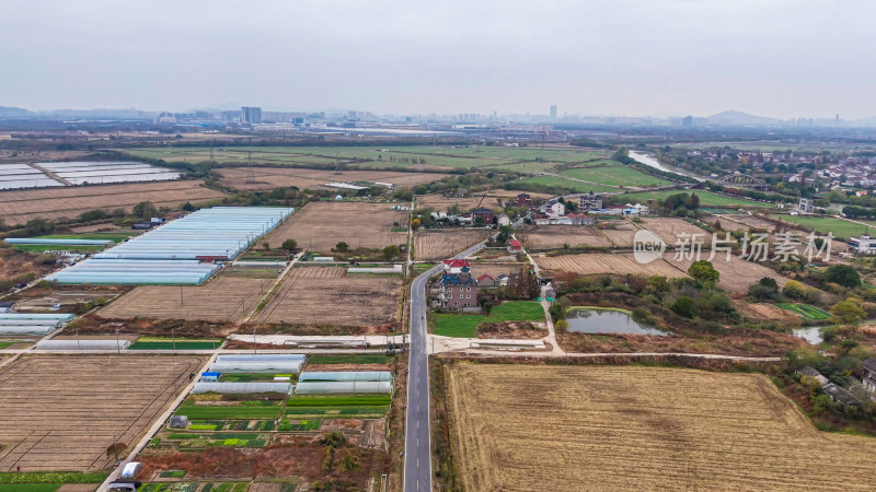 乡村田野公路航拍景象