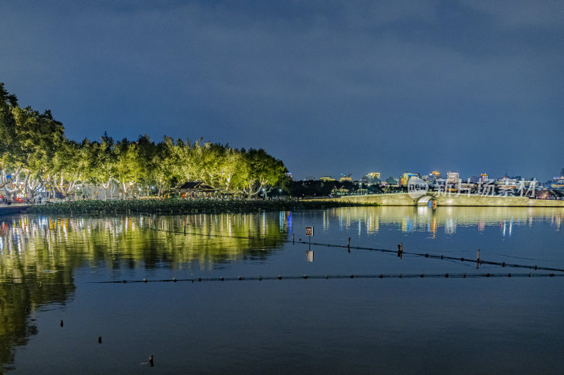 杭州西湖断桥景点夜景