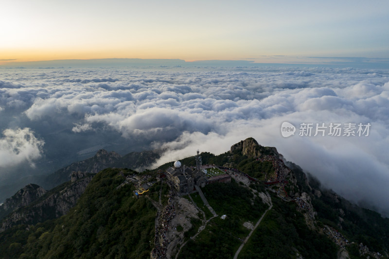 泰山云海，静美如画