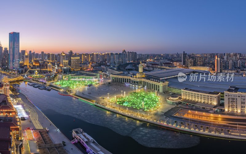 天津津湾广场天津站周边夜景