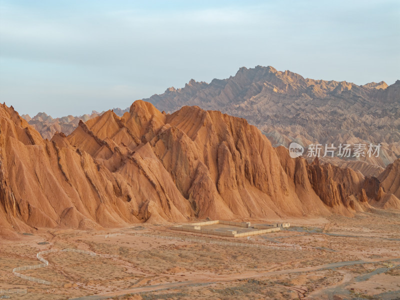 新疆南疆阿克苏库车天山红山石林大峡谷航拍