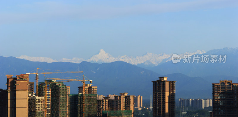 雪山下的城市成都