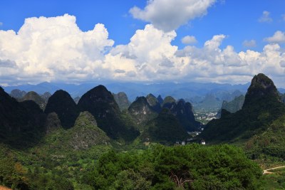 广西桂林山脉 蓝天白云 美丽中国