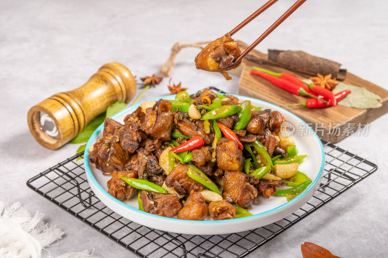 辣椒炒鸭肉美食特写