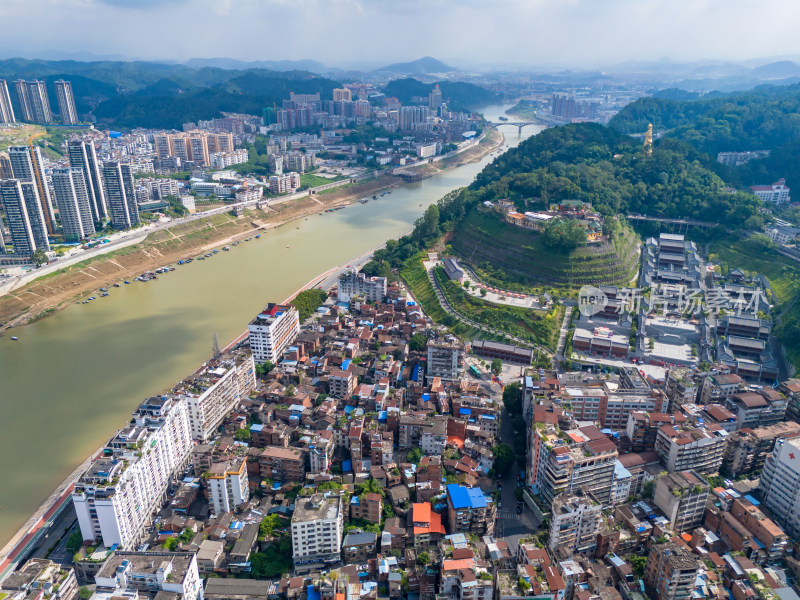 广西梧州城市大景蓝天白云航拍图