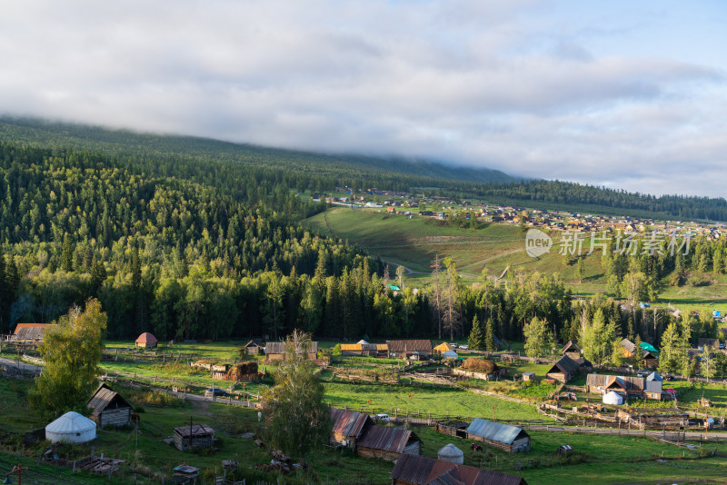 新疆阿勒泰白哈巴村风景