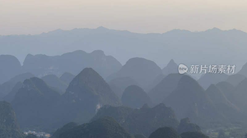 桂林阳朔喀斯特地貌水墨画山水画