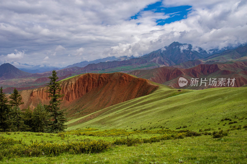 青海省卓尔山山顶风景