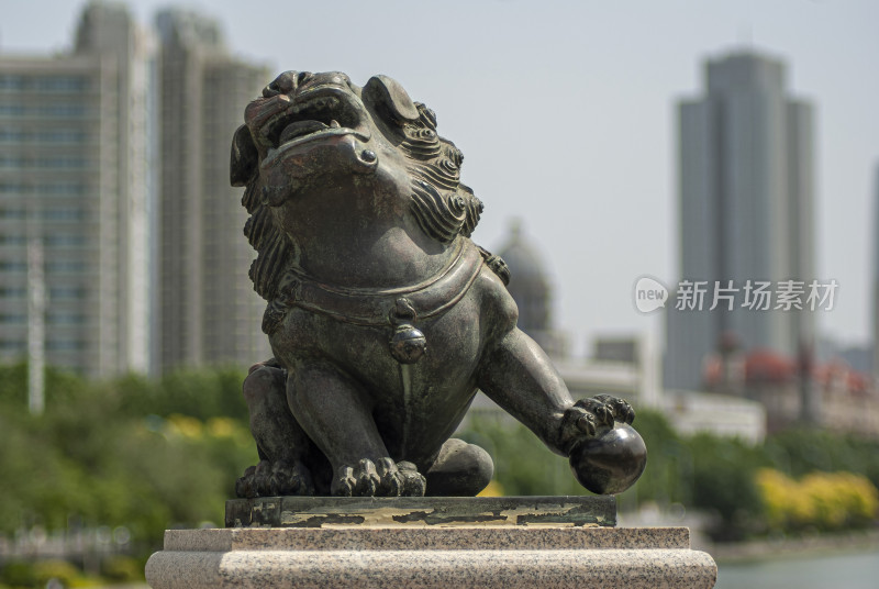 天津狮子林桥桥上狮子特写