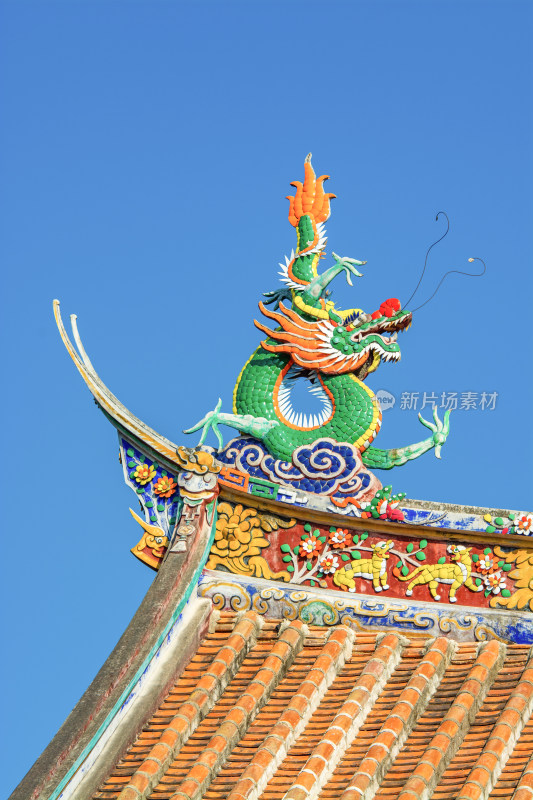 福建泉州开元寺传统建筑屋脊剪瓷雕龙