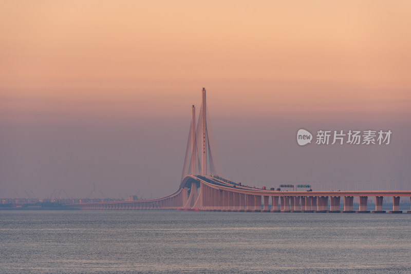 上海至崇明岛上海长江大桥建筑风光