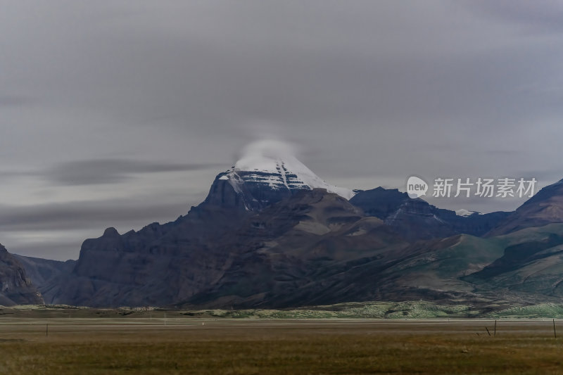 西藏阿里冈仁波藏地雪山神山圣洁之光