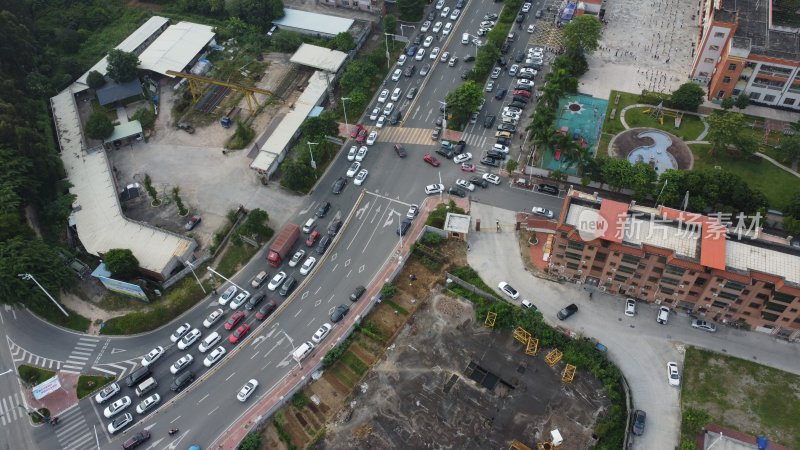 广东东莞：道路早高峰