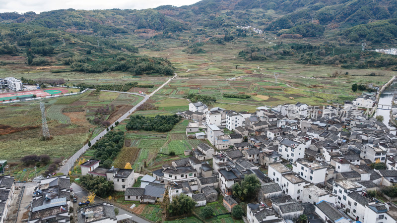 安徽呈坎村山村秋景徽派建筑群航拍