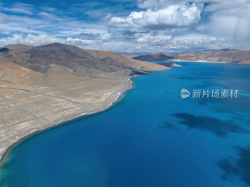 西藏日喀则佩古措蓝色湖泊大环线高空航拍