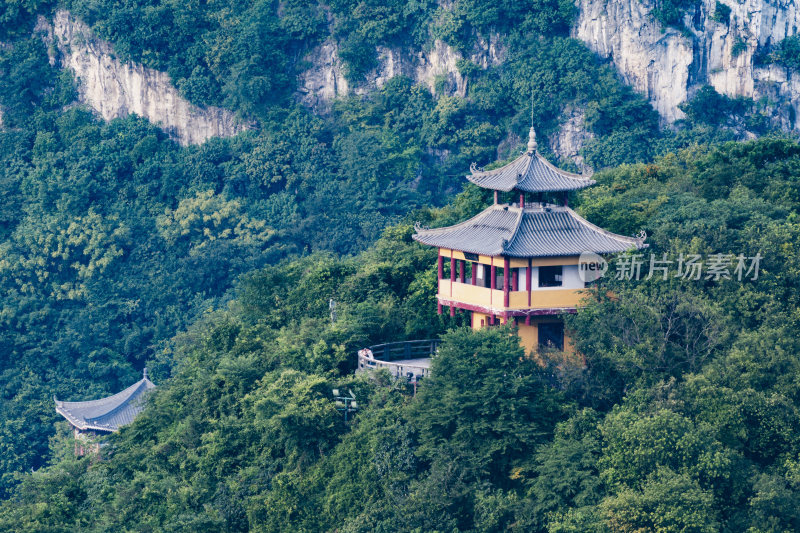 广西柳州市驾鹤山顶的中式传统楼阁