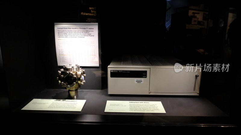 展柜中的工业设备展品